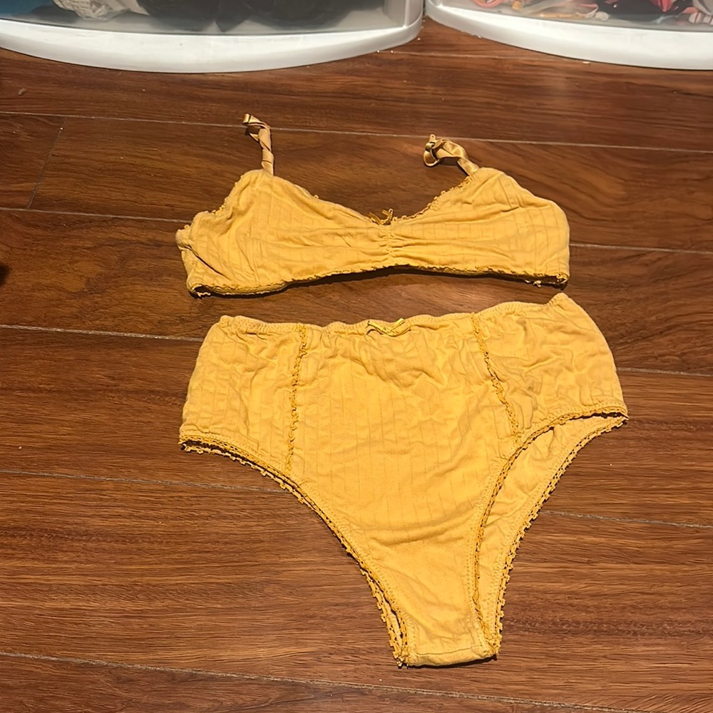 🌒🌕🌘❤️💫💕Spell & The Gypsy Lana
Top large bottom medium 
Organic